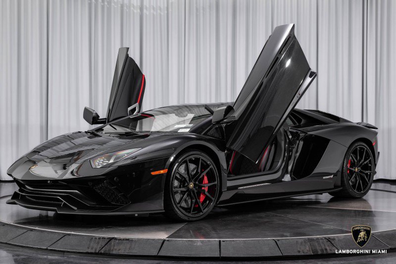 Used 2018 Lamborghini Aventador S image 15