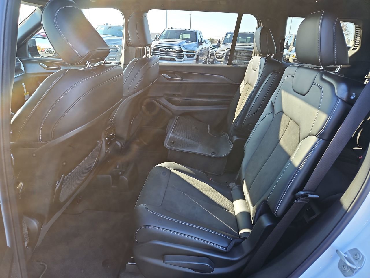 New 2025 Jeep Grand Cherokee L Altitude image 14