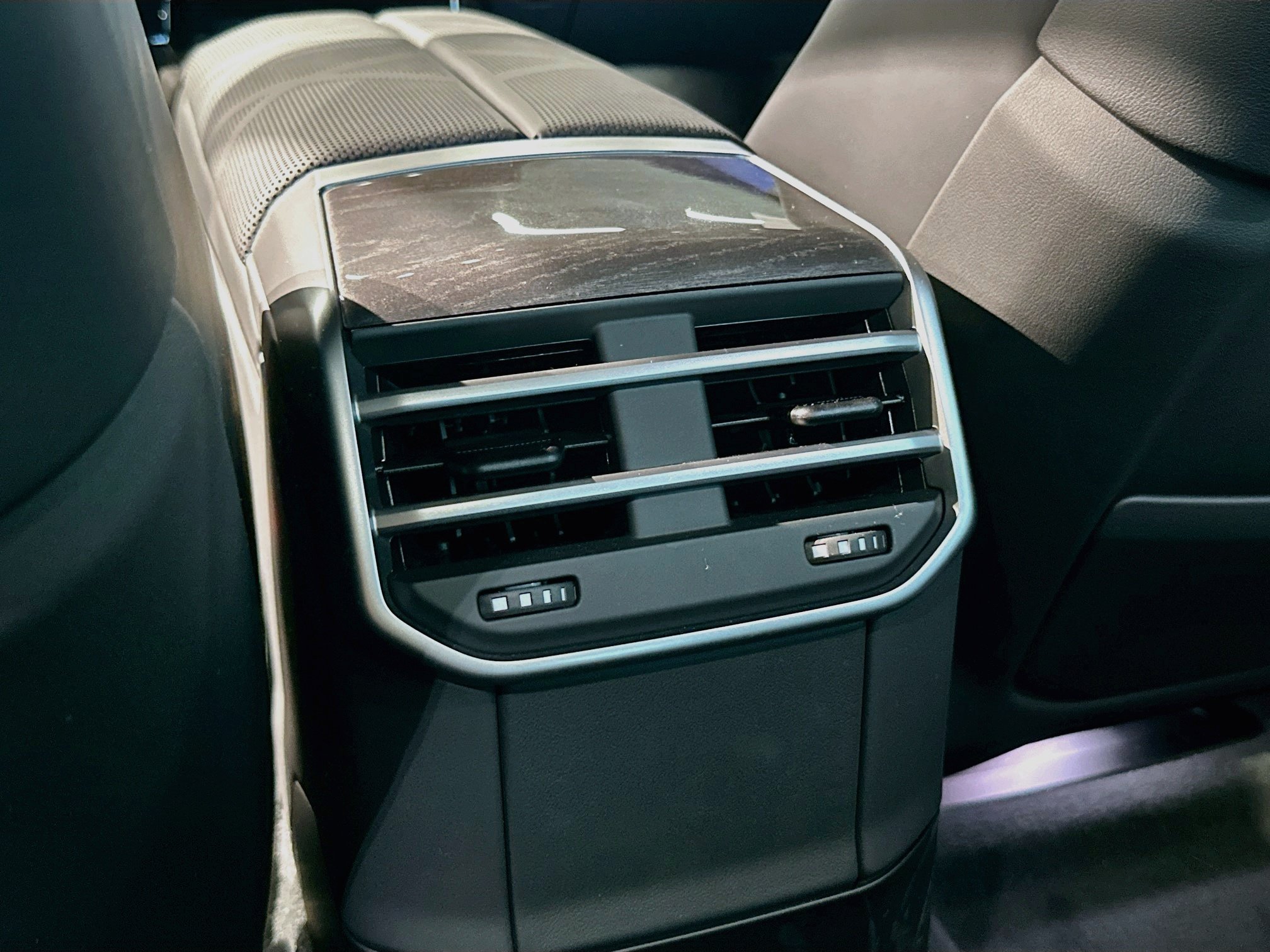 New 2027 BMW 740i w/ Executive Package RWD image 18