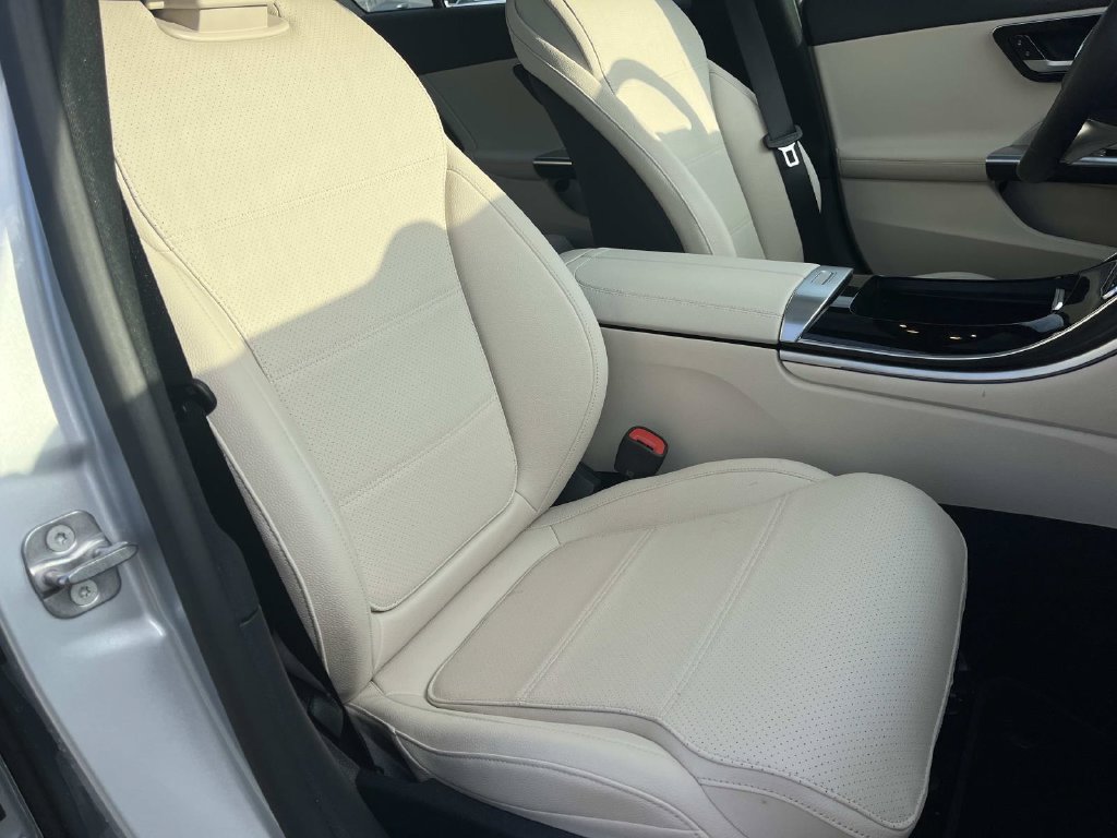 Used 2025 Mercedes-Benz C 300 Sedan image 25