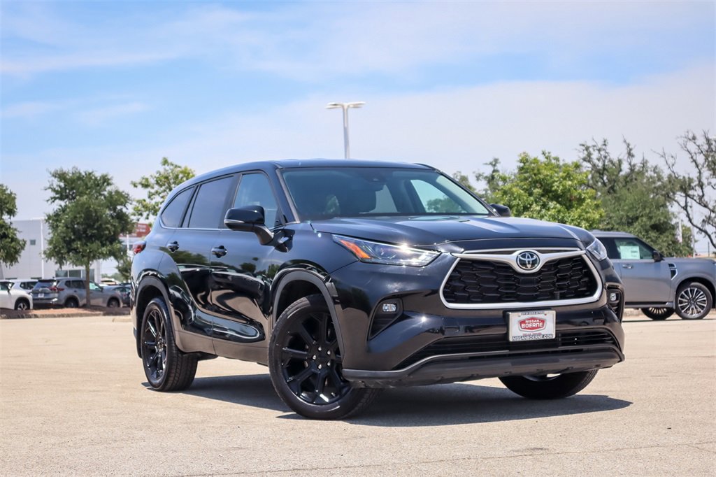 Used 2023 Toyota Highlander LE