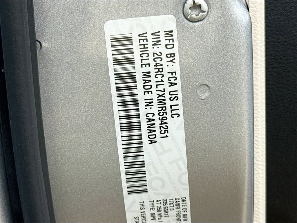 Used 2021 Chrysler Pacifica Touring-L image 35