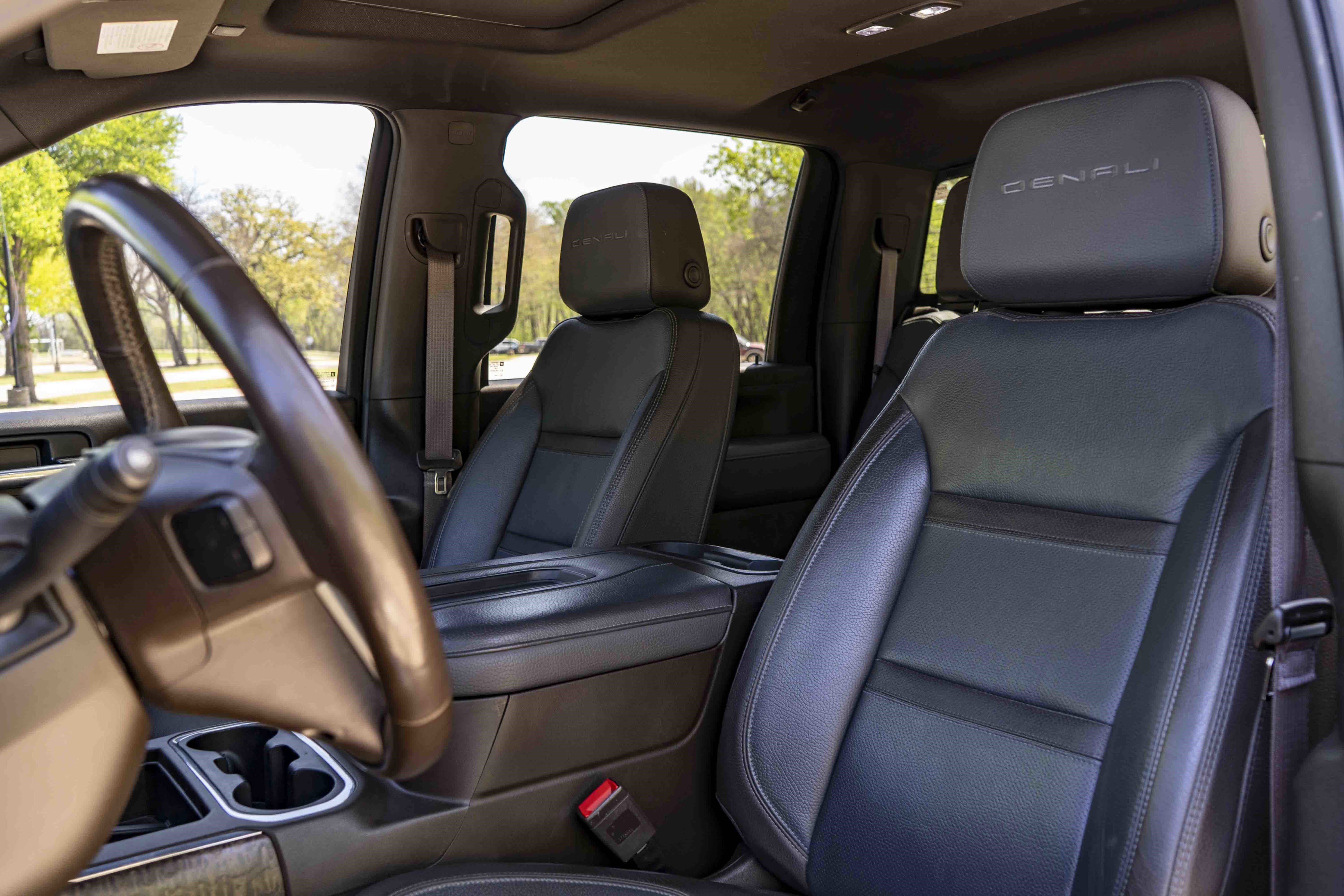Used 2022 GMC Sierra 3500 Denali w/ Denali Ultimate Package AWD/4WD image 18