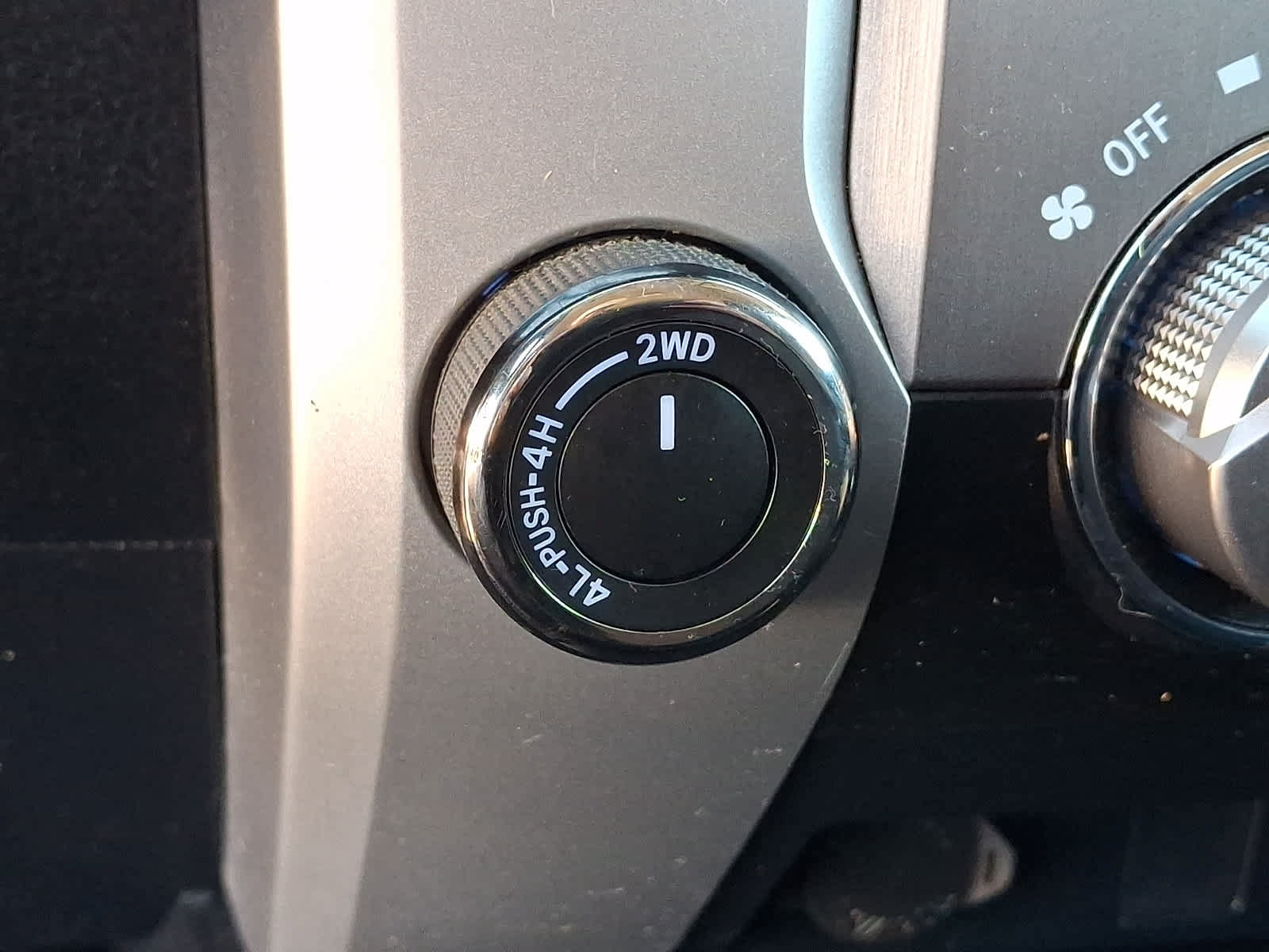 Used 2019 Toyota Tundra SR5 AWD/4WD image 26