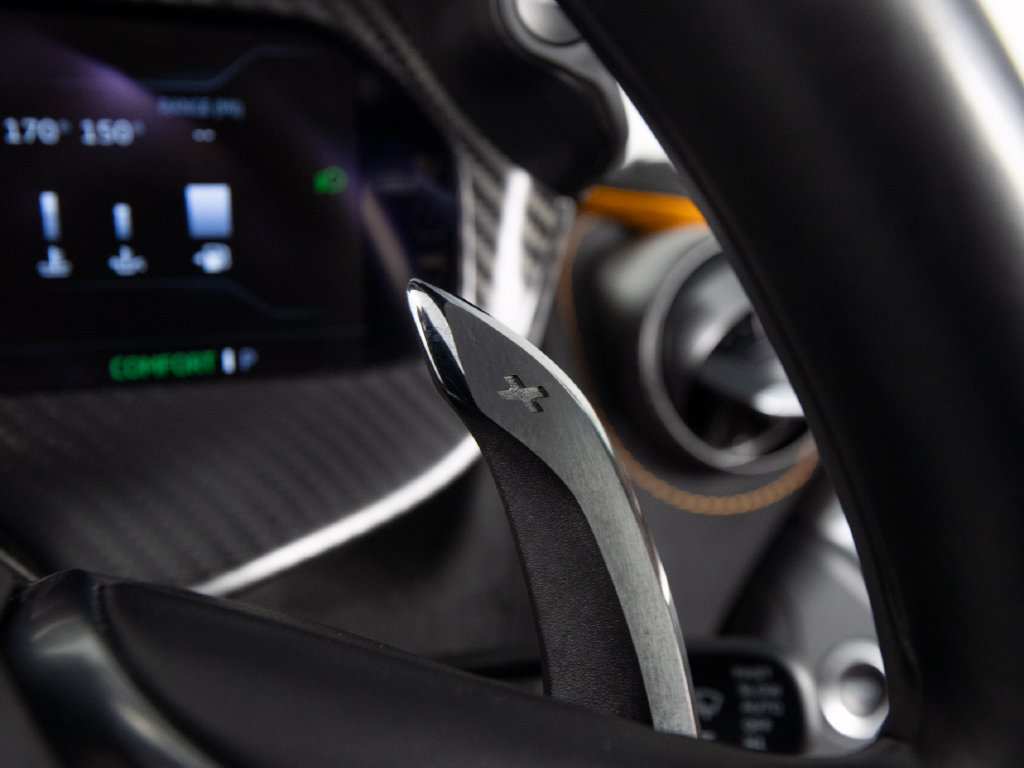 Used 2024 McLaren 750S Spider RWD image 22