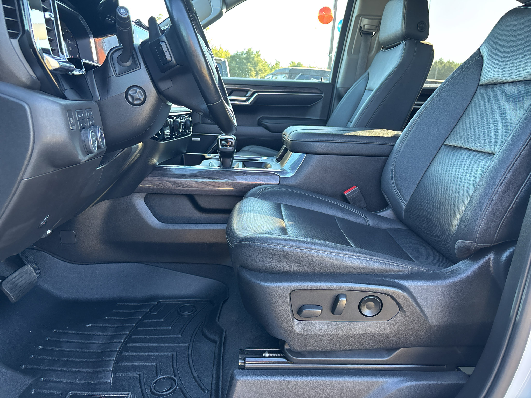 Used 2023 Chevrolet Silverado 1500 LTZ w/ LTZ Convenience Package II AWD/4WD image 13