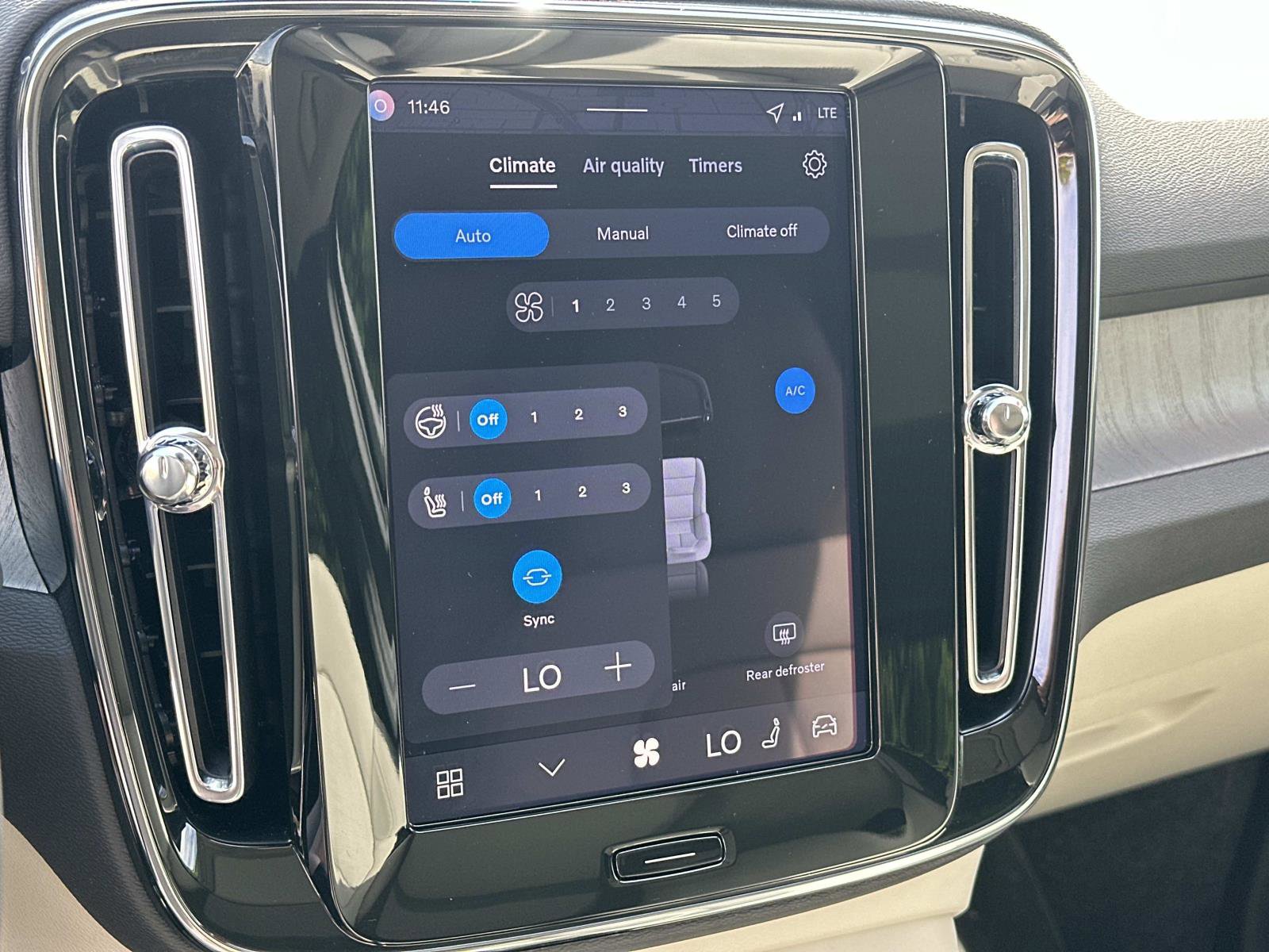 Certified 2026 Volvo XC40 B5 Plus w/ Protection Package Premier image 12