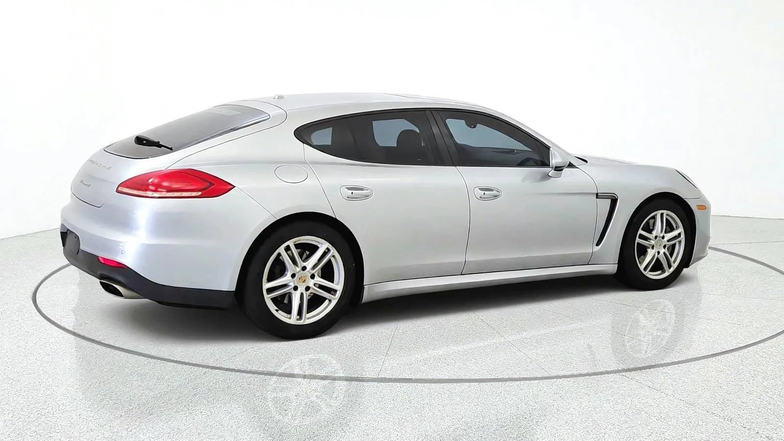 Used 2015 Porsche Panamera 4 AWD/4WD image 9