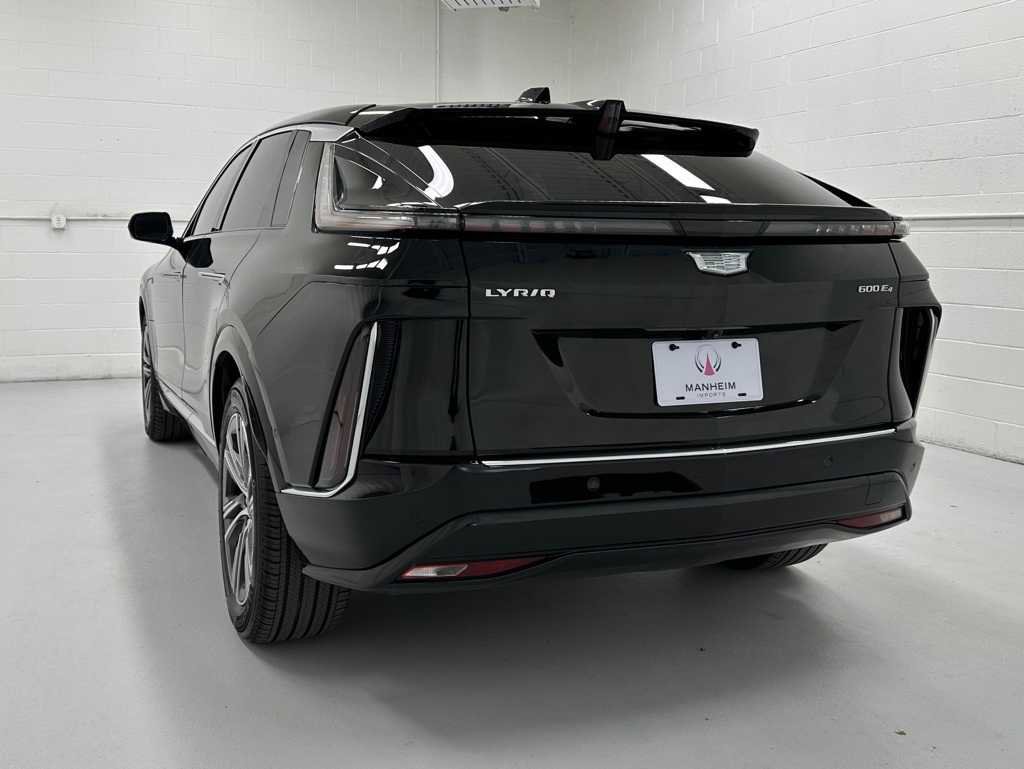 Used 2024 Cadillac Lyriq Luxury image 8