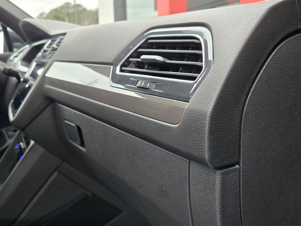 Used 2022 Volkswagen Tiguan SE R-Line AWD/4WD image 25