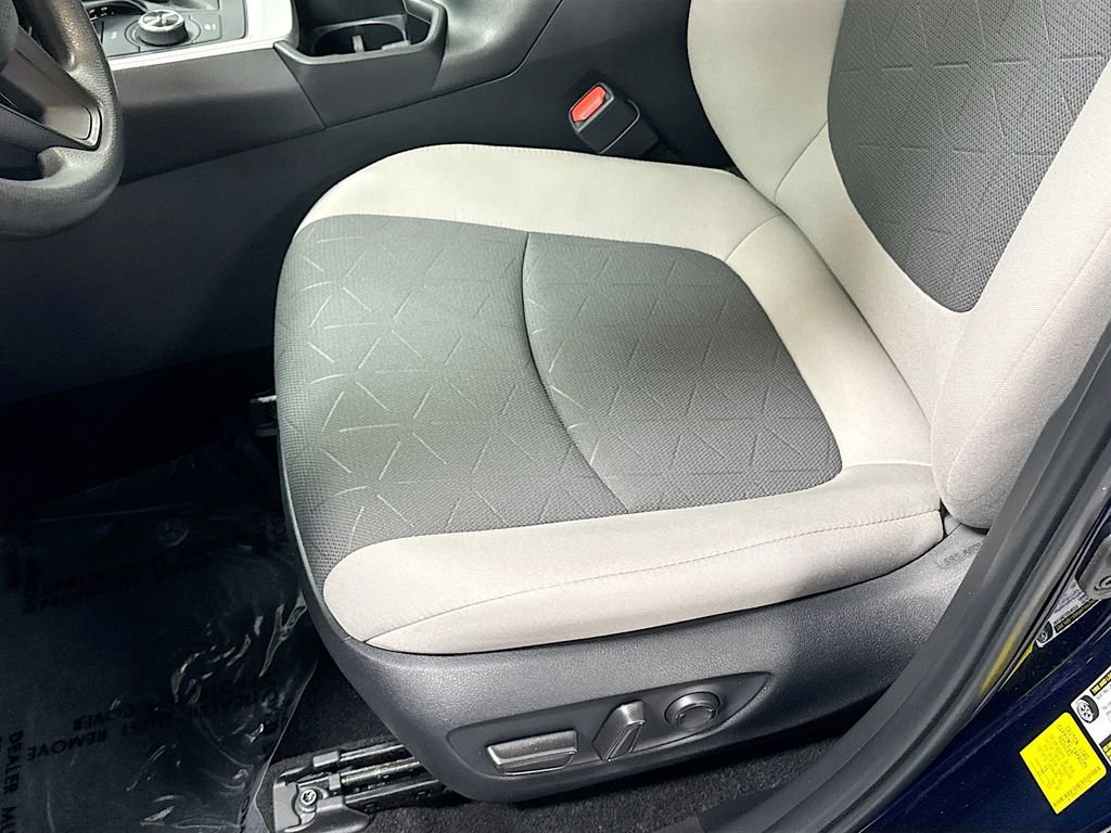 Used 2024 Toyota RAV4 XLE AWD/4WD image 18