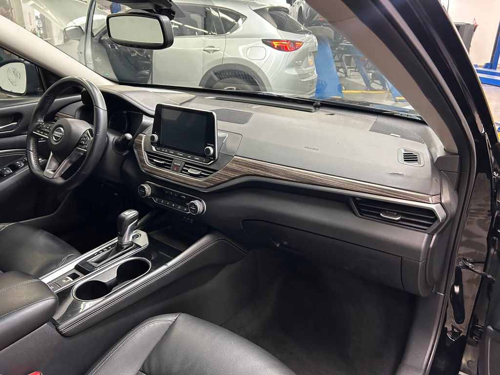 Used 2020 Nissan Altima 2.5 Platinum FWD image 11