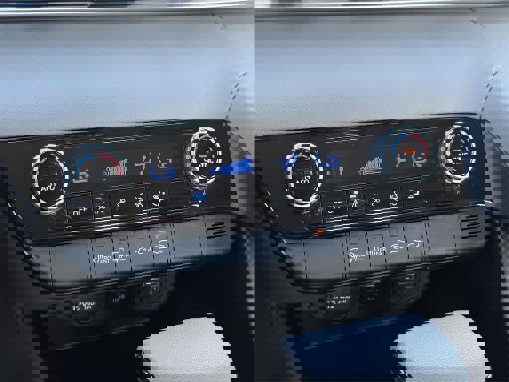 Used 2023 Hyundai Elantra SEL w/ Cargo Package image 16