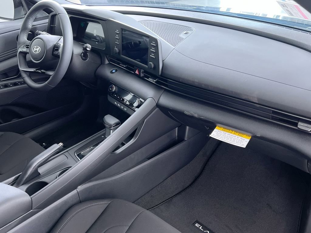 Used 2025 Hyundai Elantra Sport FWD image 30