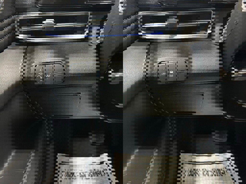 Used 2025 Hyundai Elantra SEL w/ Cargo Package image 17