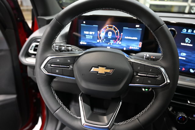 New 2027 Chevrolet Traverse LT w/ Driver Confidence Package FWD image 23
