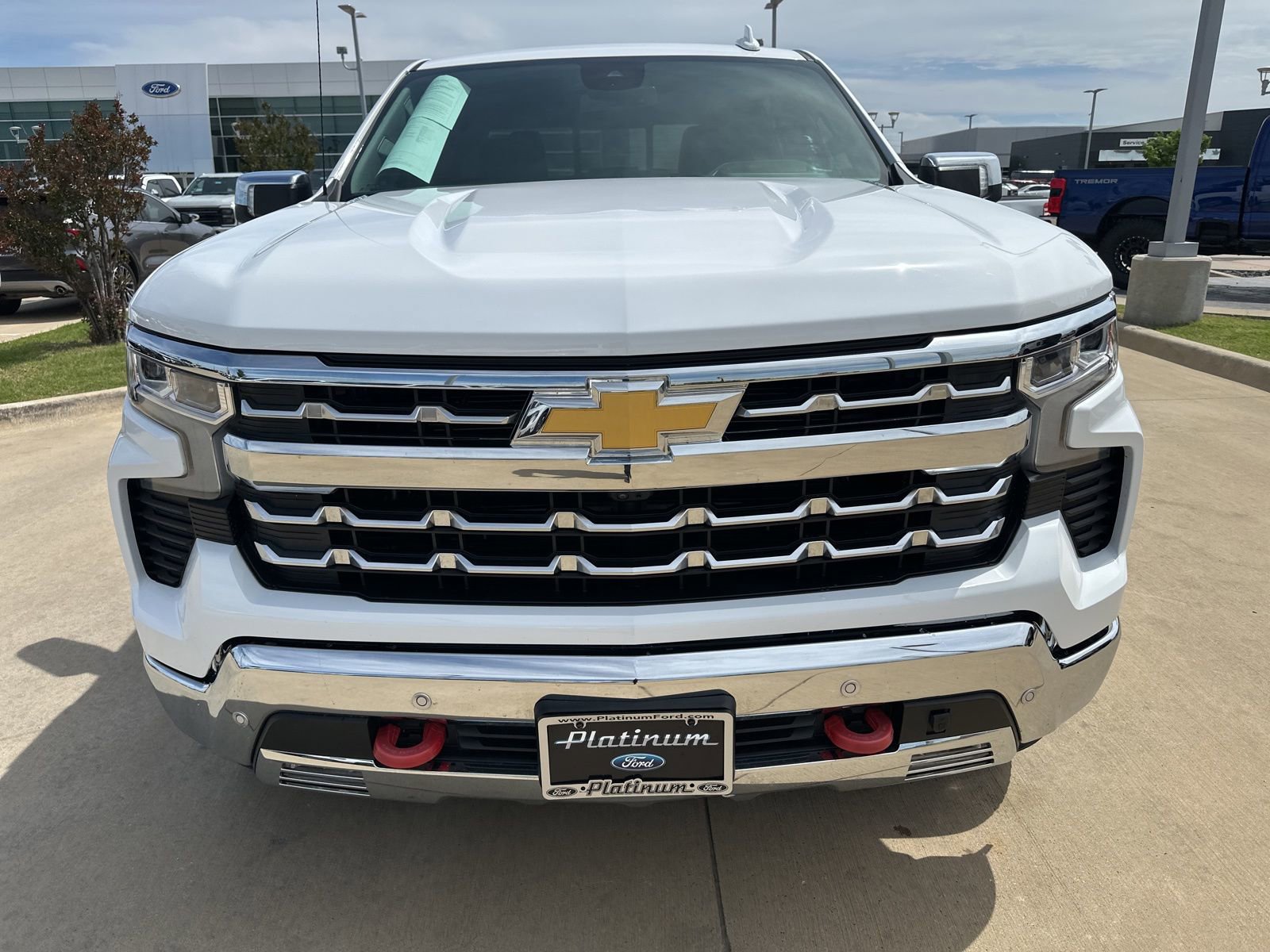 Used 2025 Chevrolet Silverado 1500 LTZ image 9