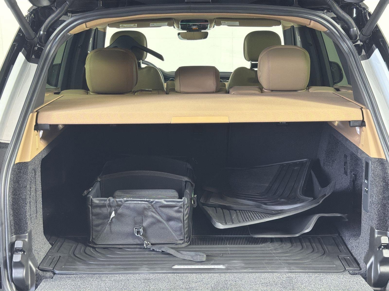 New 2026 Land Rover Range Rover SE image 29