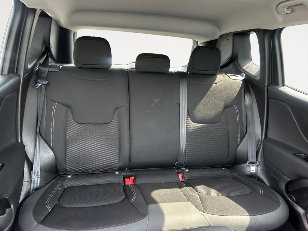 Used 2023 Jeep Renegade Latitude AWD/4WD image 13