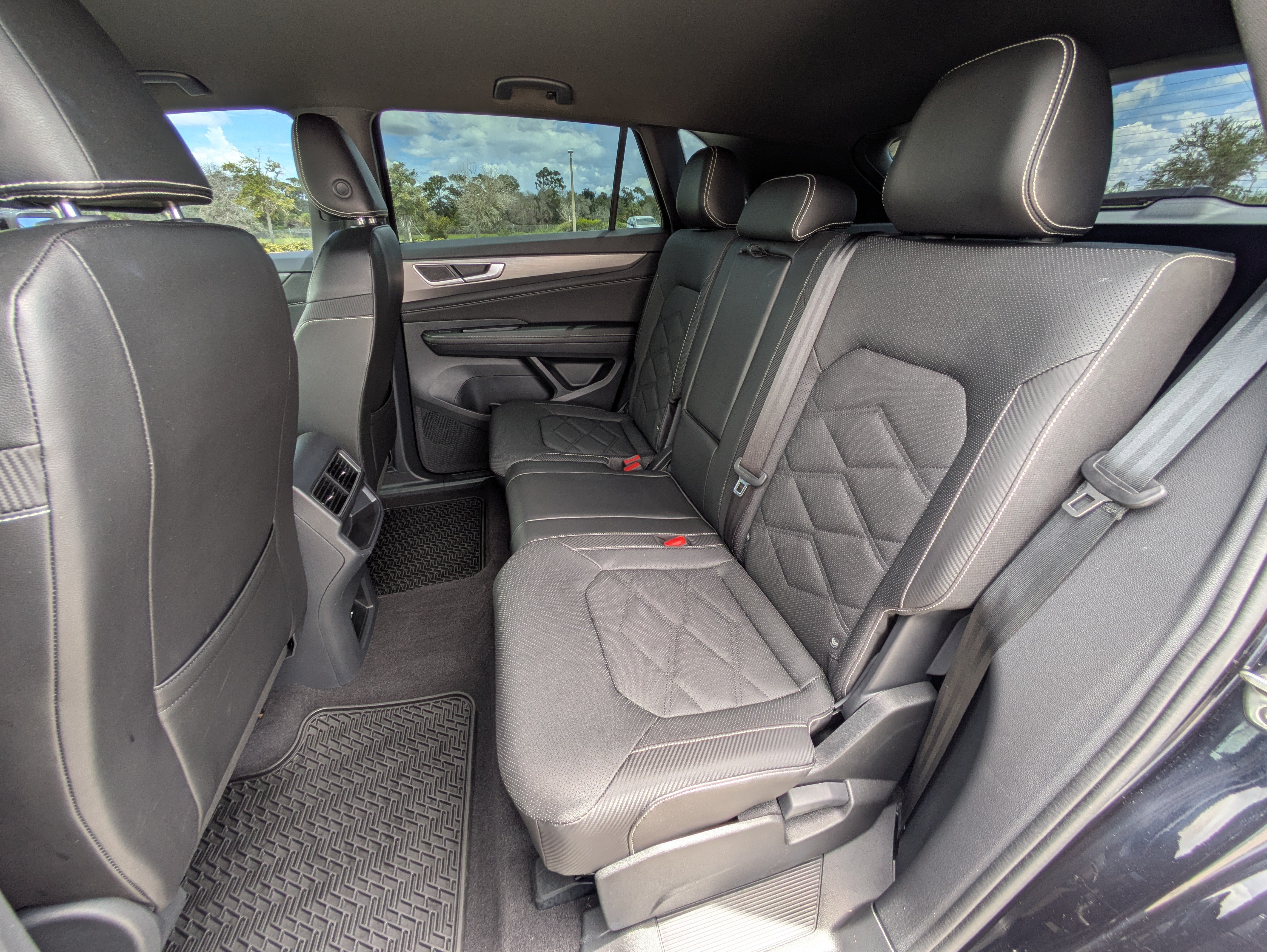 Used 2024 Volkswagen Atlas Cross Sport SE FWD image 14
