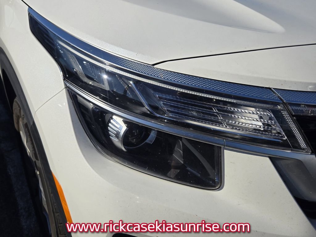 Used 2023 Kia Seltos S image 10