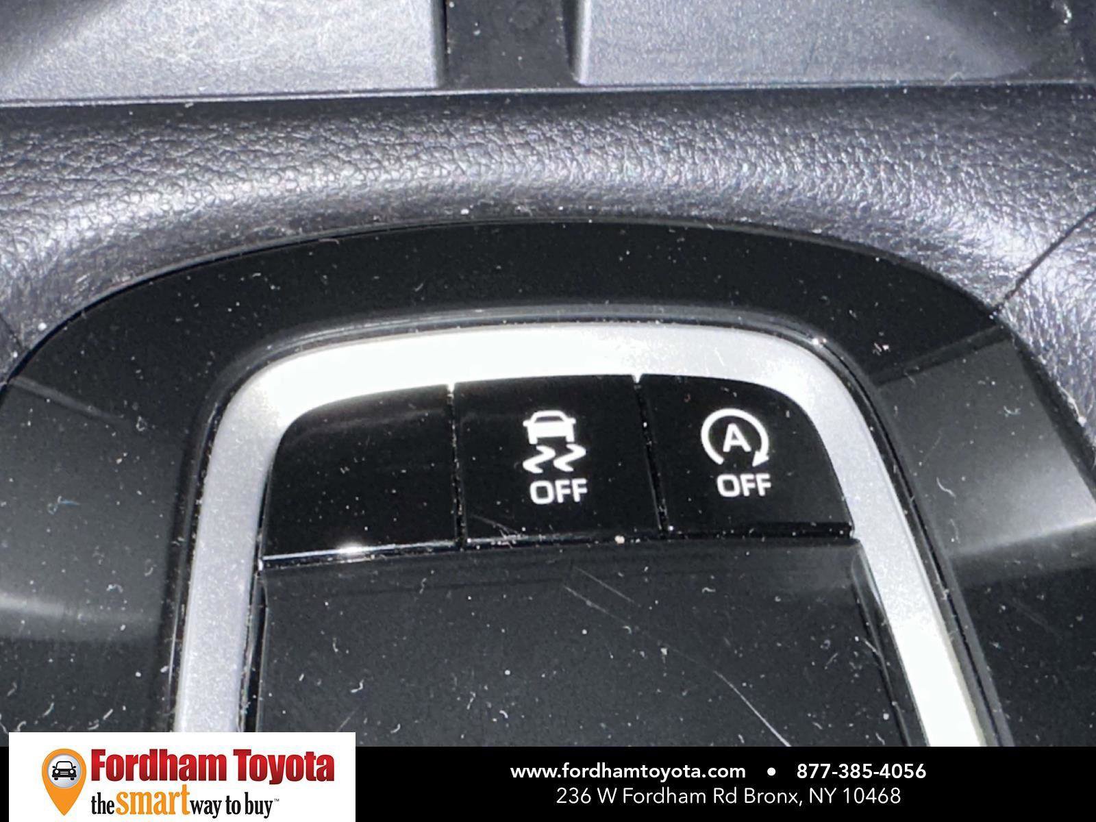 Used 2025 Toyota Corolla Cross XLE image 26