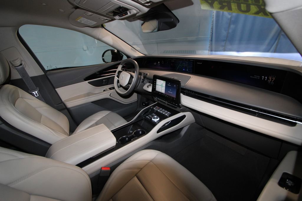 Used 2025 Lincoln Nautilus Premier image 26