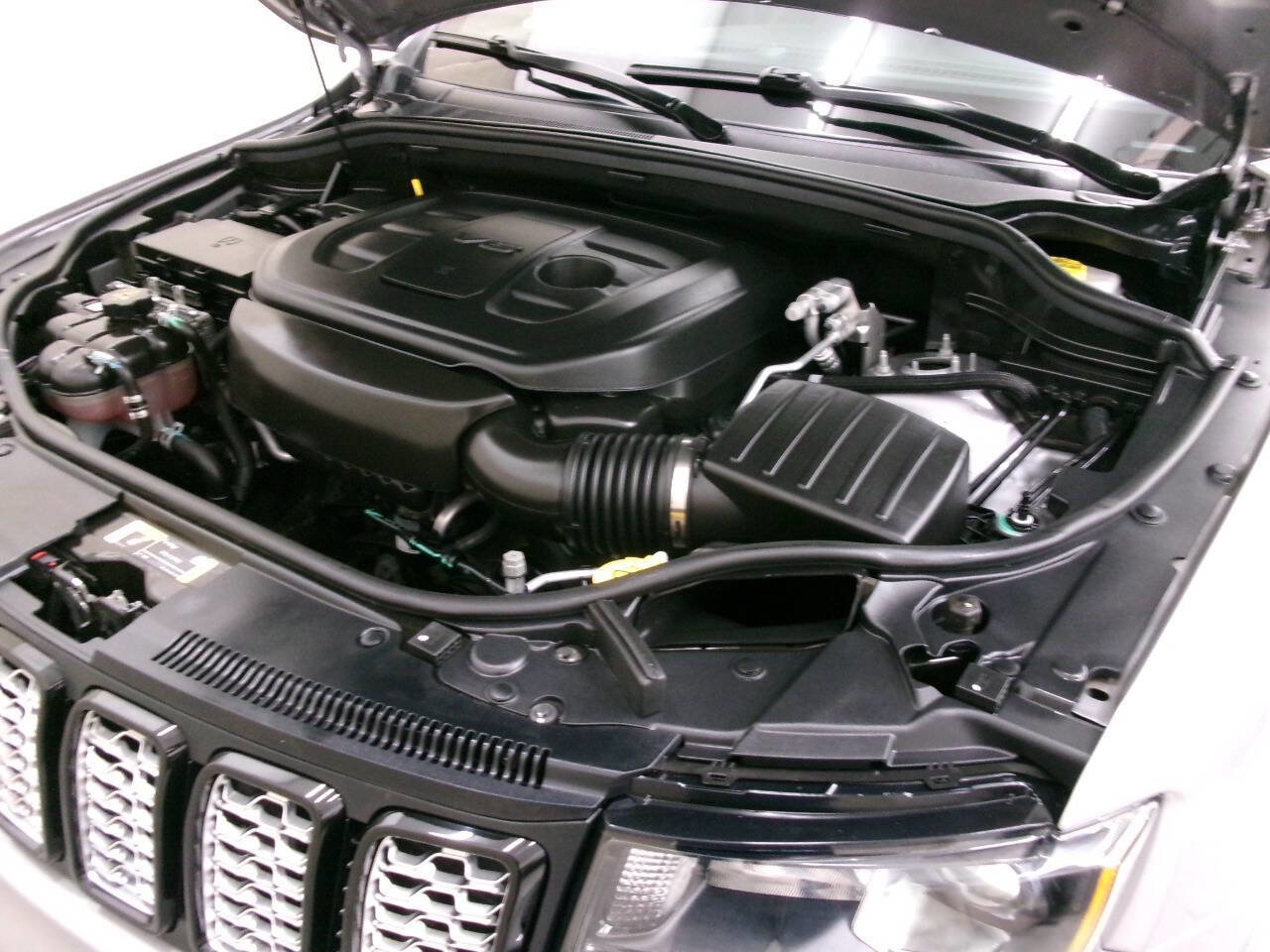 Used 2021 Jeep Grand Cherokee Laredo X image 30