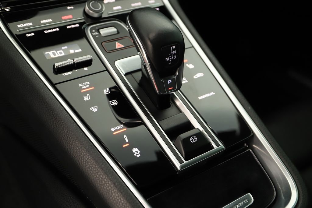 Used 2018 Porsche Panamera 4 image 28