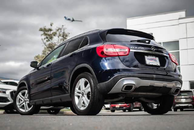 Used 2019 Mercedes-Benz GLA 250 4MATIC w/ Premium Package image 2