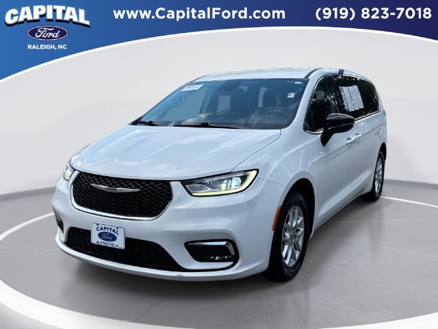 Used 2025 Chrysler Pacifica Select FWD image 1