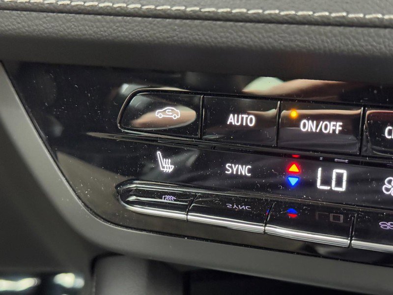 Used 2023 Buick Envision Essence image 21