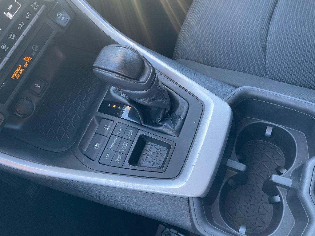 Certified 2022 Toyota RAV4 LE AWD/4WD image 21
