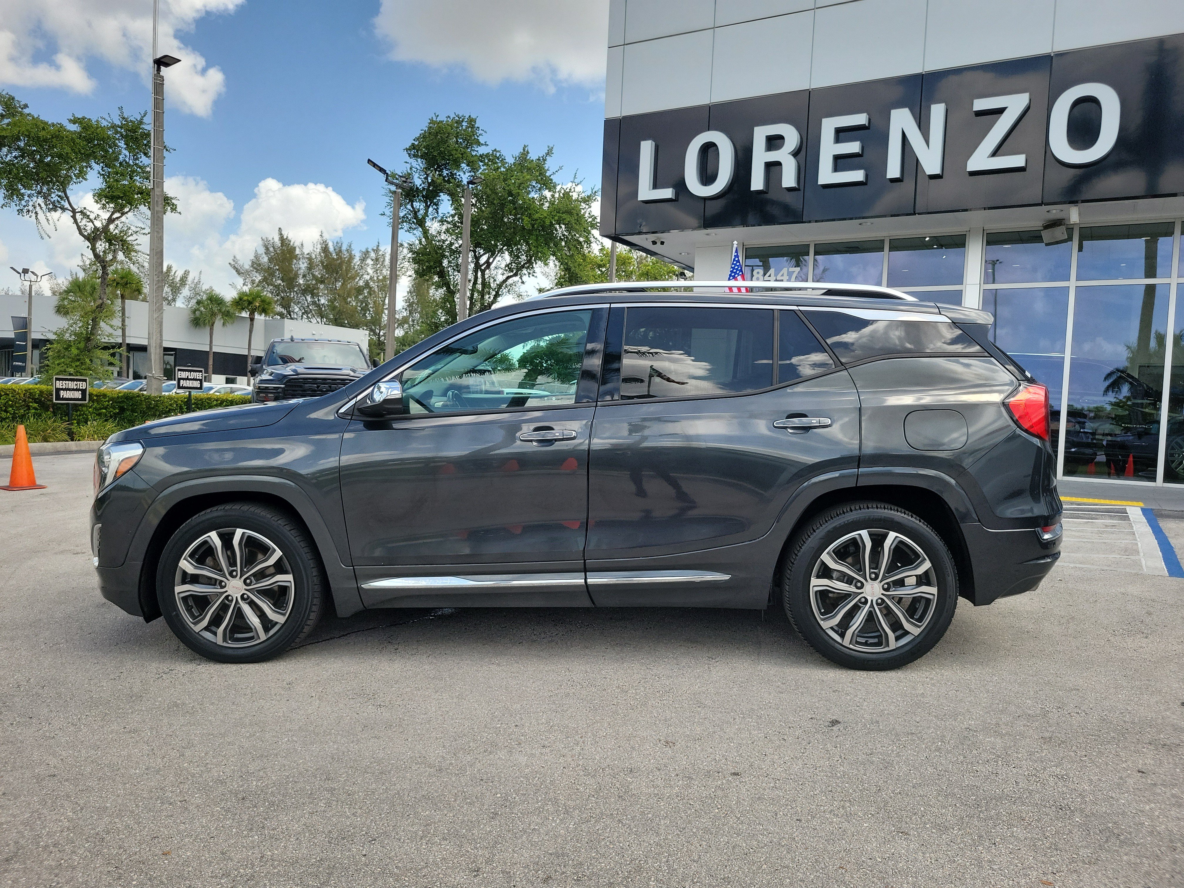 Used 2019 GMC Terrain Denali w/ Advanced Safety Package FWD image 8