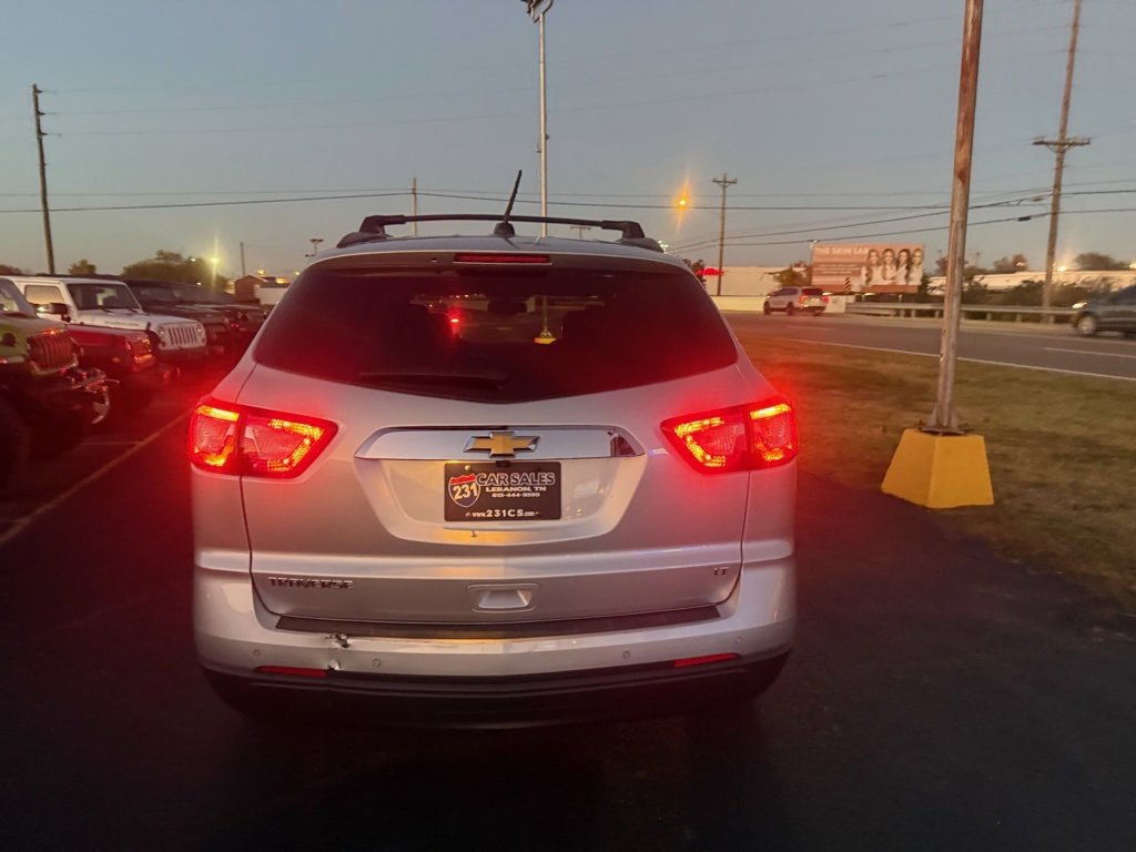 Used 2017 Chevrolet Traverse LT w/ Style and Technology Package image 5
