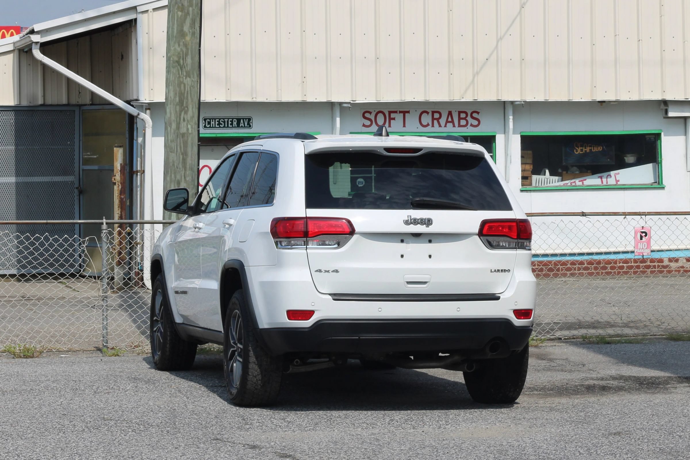 Used 2020 Jeep Grand Cherokee Laredo w/ Security & Convenience Group AWD/4WD image 6