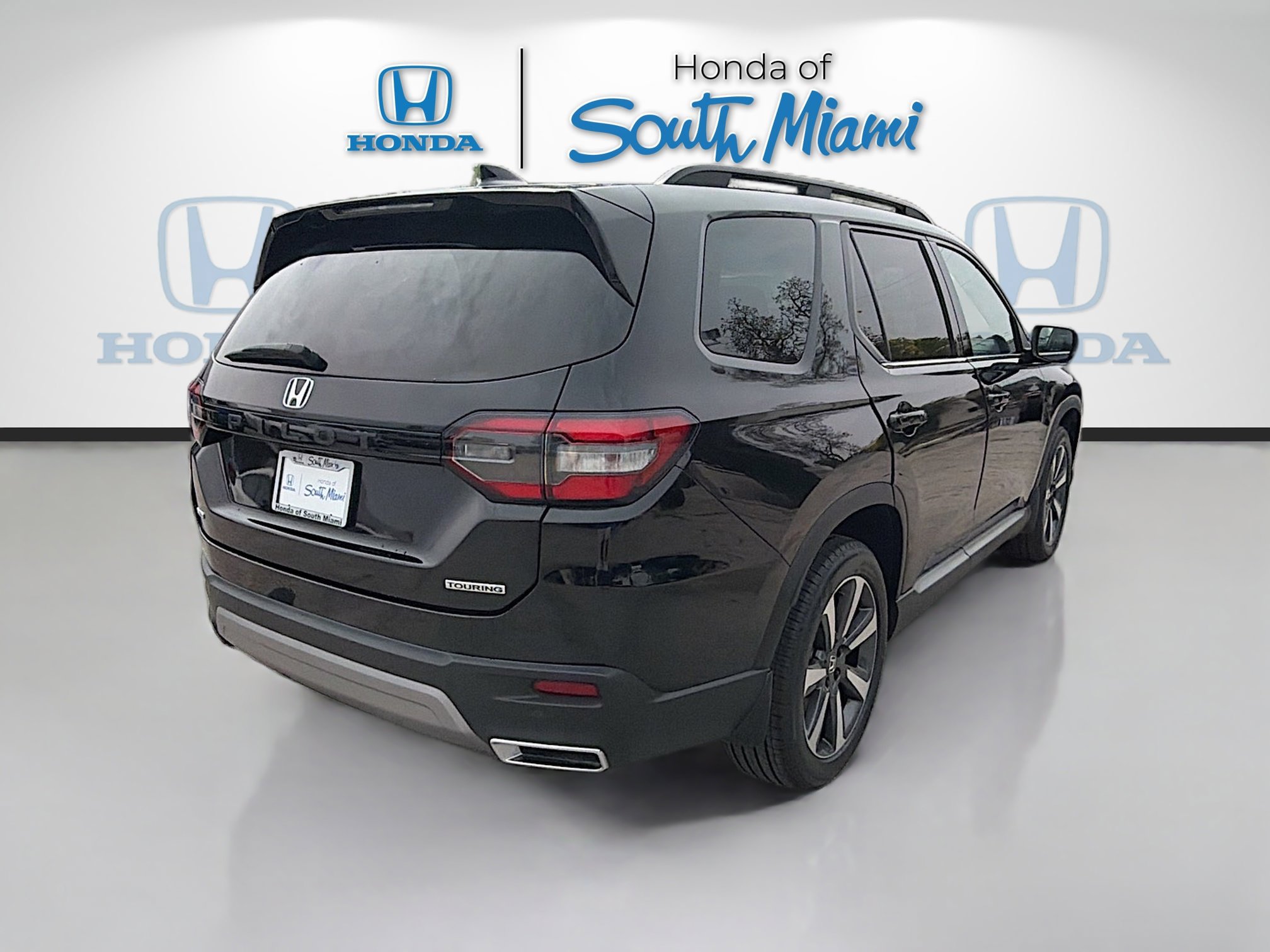 Certified 2023 Honda Pilot Touring image 7