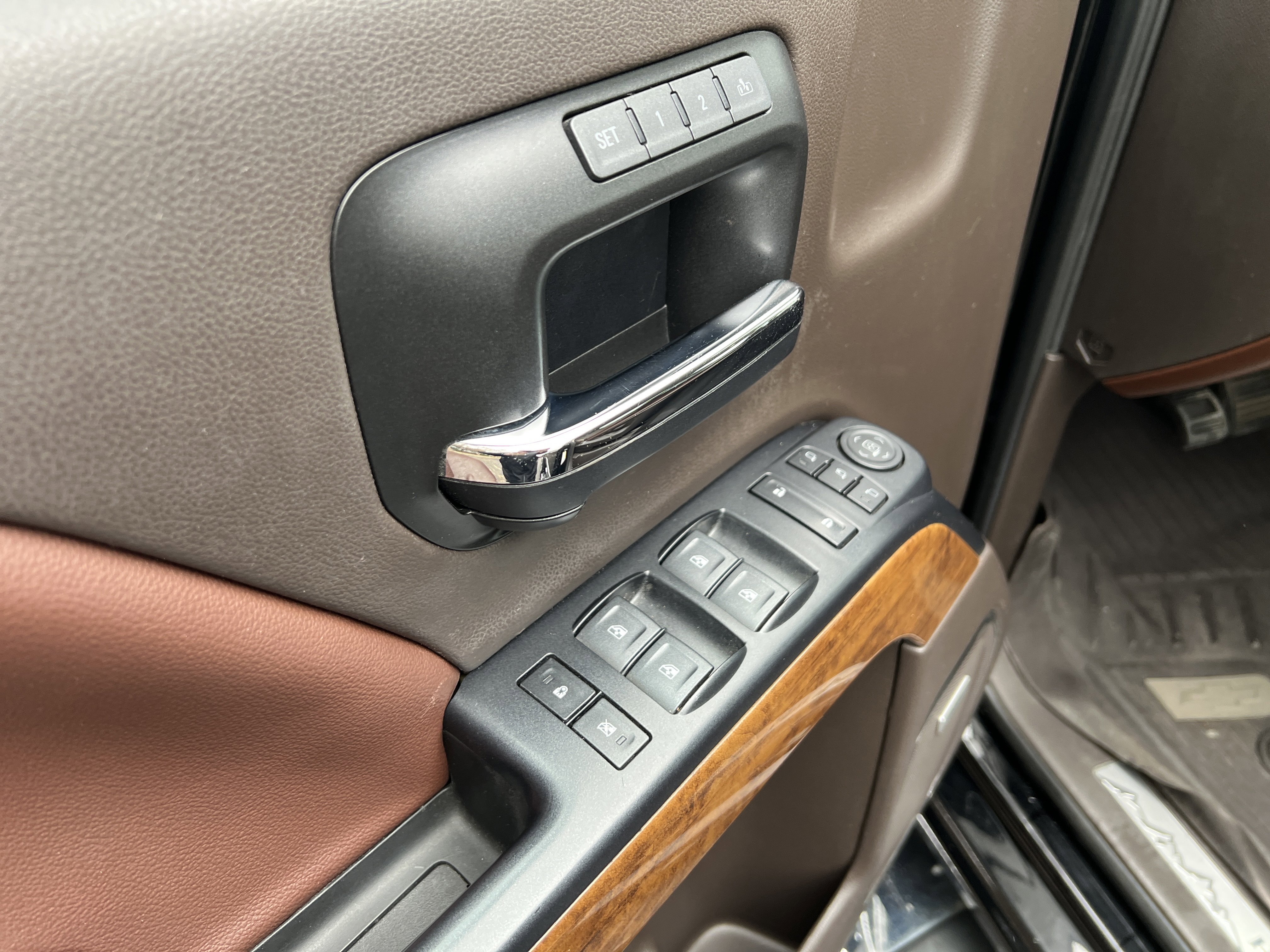 Used 2018 Chevrolet Silverado 1500 High Country image 15