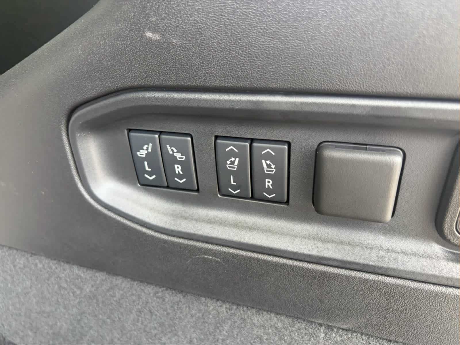 Used 2026 Cadillac Vistiq Sport AWD/4WD image 29