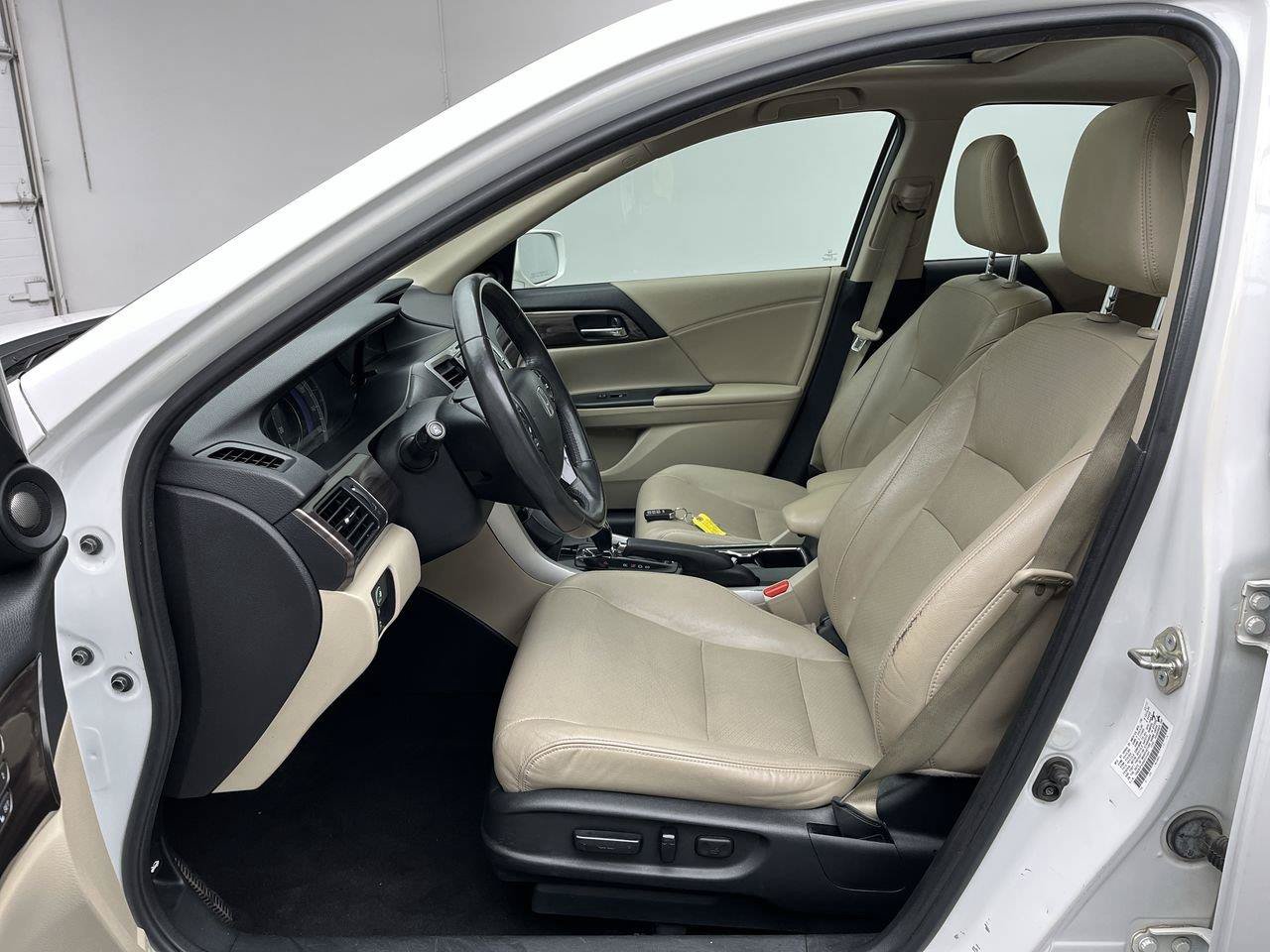 Used 2017 Honda Accord Touring image 3