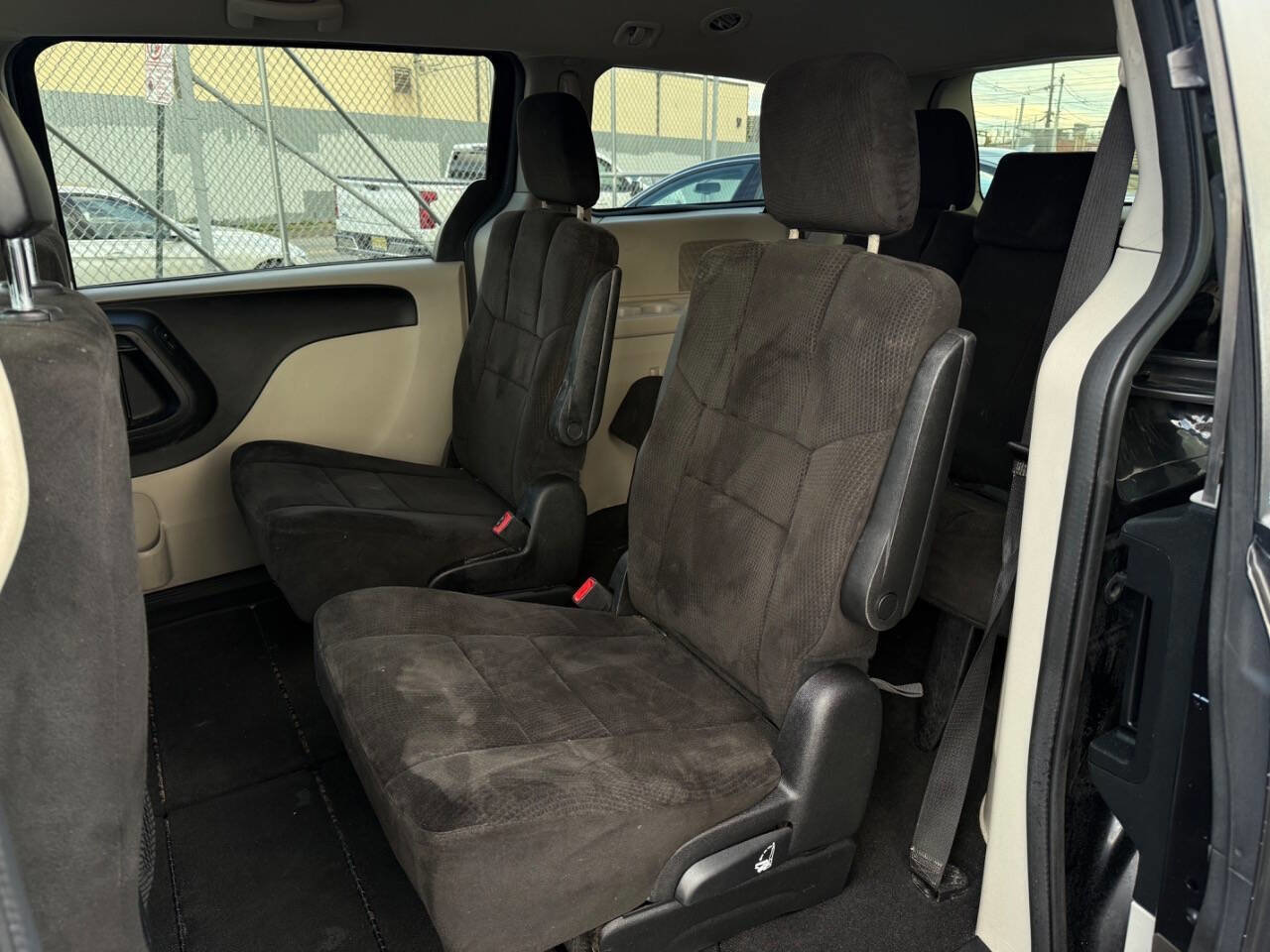 Used 2013 Dodge Grand Caravan SXT w/ UConnect Hands-Free Group image 12