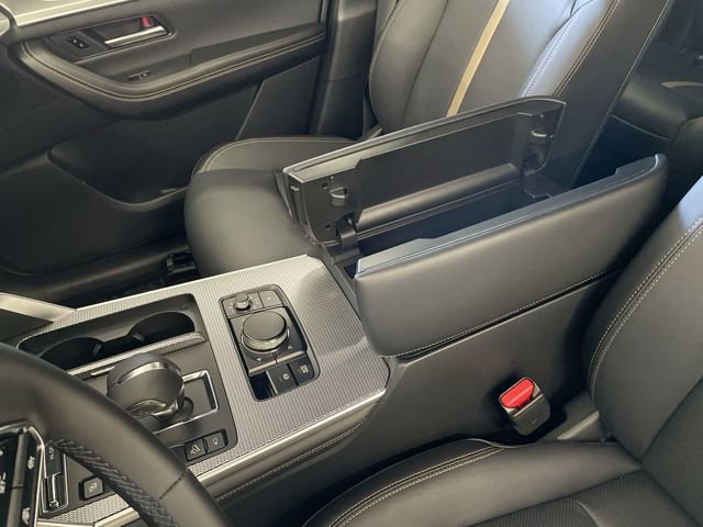 New 2025 MAZDA CX-70 Plug-In Hybrid w/ Premium Plus image 25