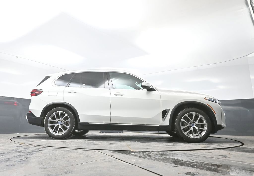 Used 2025 BMW X5 xDrive50e image 46