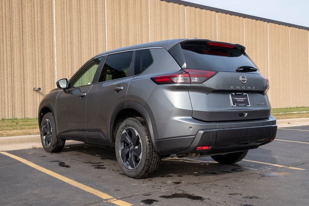 Used 2024 Nissan Rogue SV AWD/4WD image 7