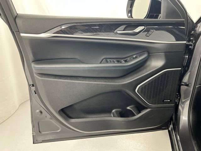 Used 2024 Jeep Grand Cherokee Trailhawk image 11