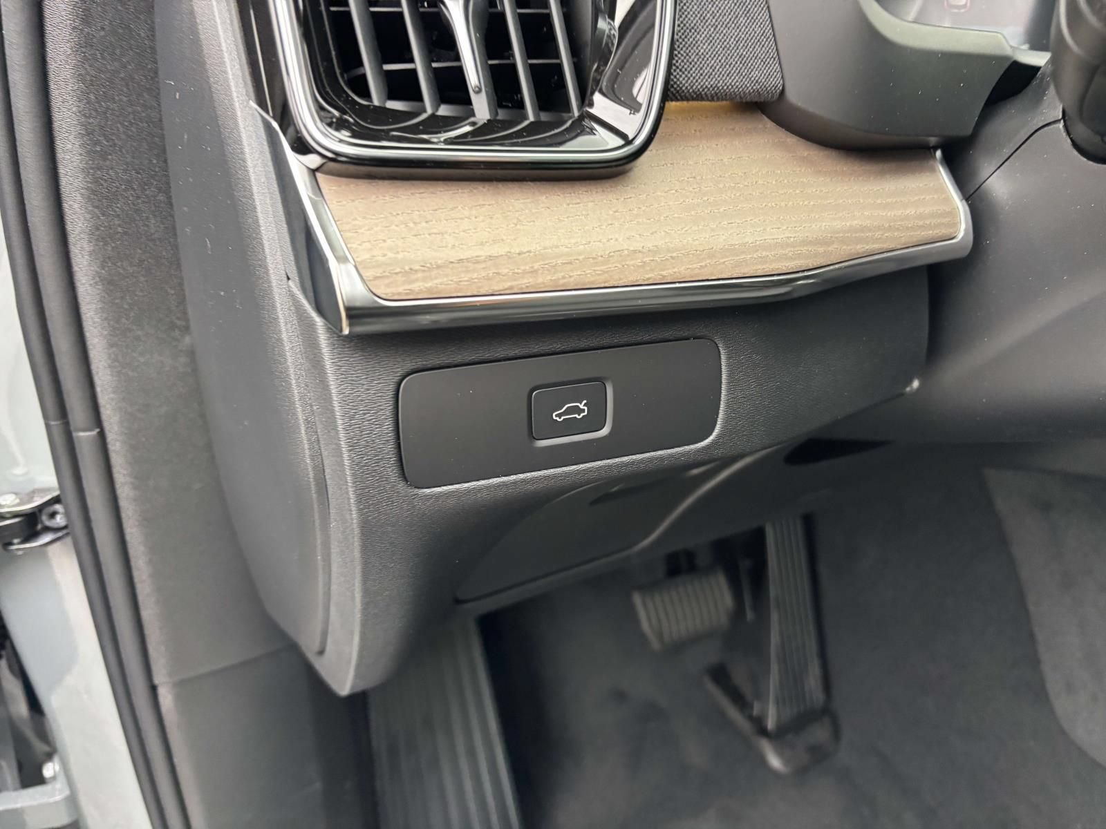 Used 2026 Volvo XC90 B6 Plus w/ Protection Package Premier AWD/4WD image 15