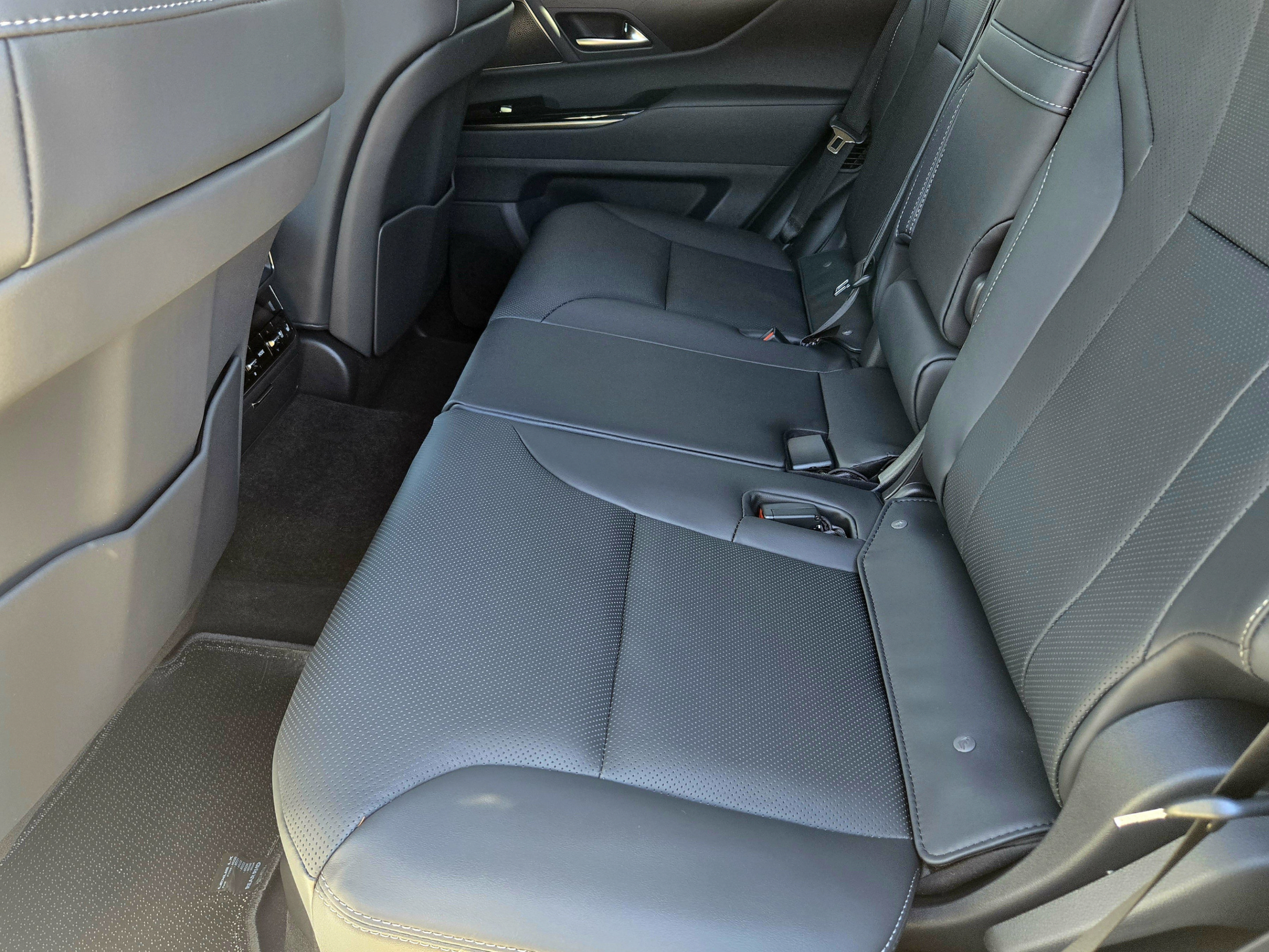 New 2026 Lexus LX 700h Luxury w/ Appearance Package AWD/4WD image 16