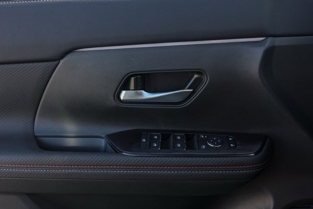 New 2025 Nissan Kicks SR image 24