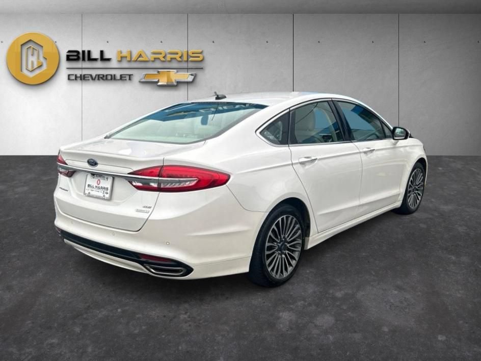 Used 2017 Ford Fusion SE w/ Fusion SE Technology Package FWD image 2