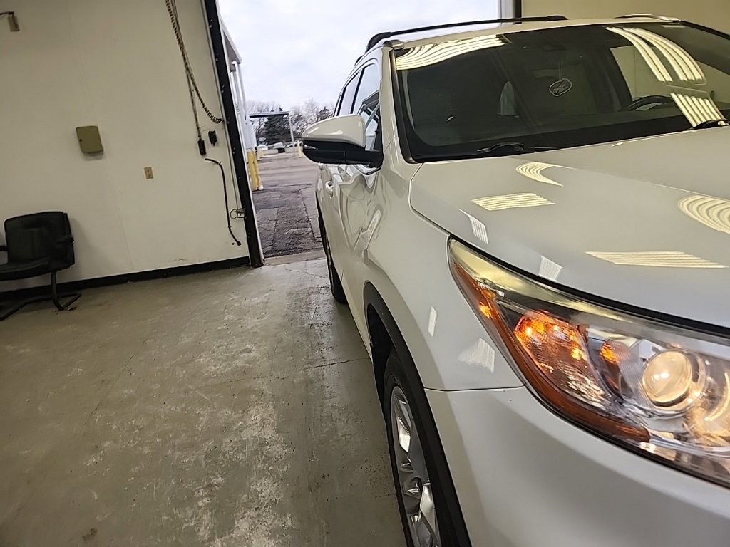 Used 2016 Toyota Highlander Limited image 4